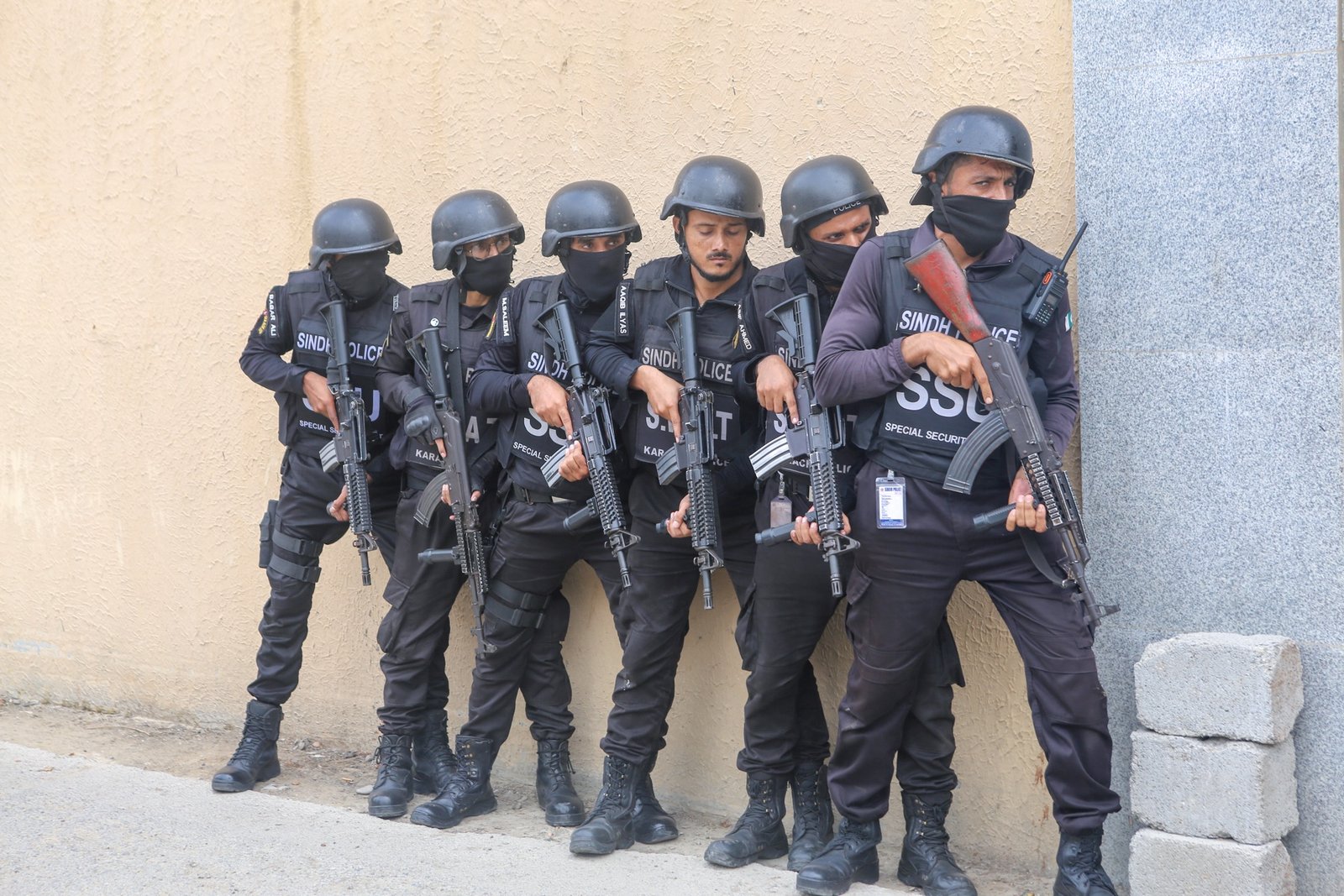 SSU officers on duty at command post