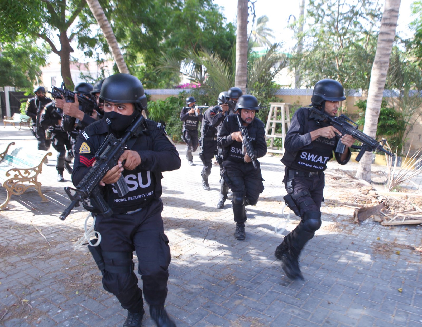 SSU tactical team deployment on ground