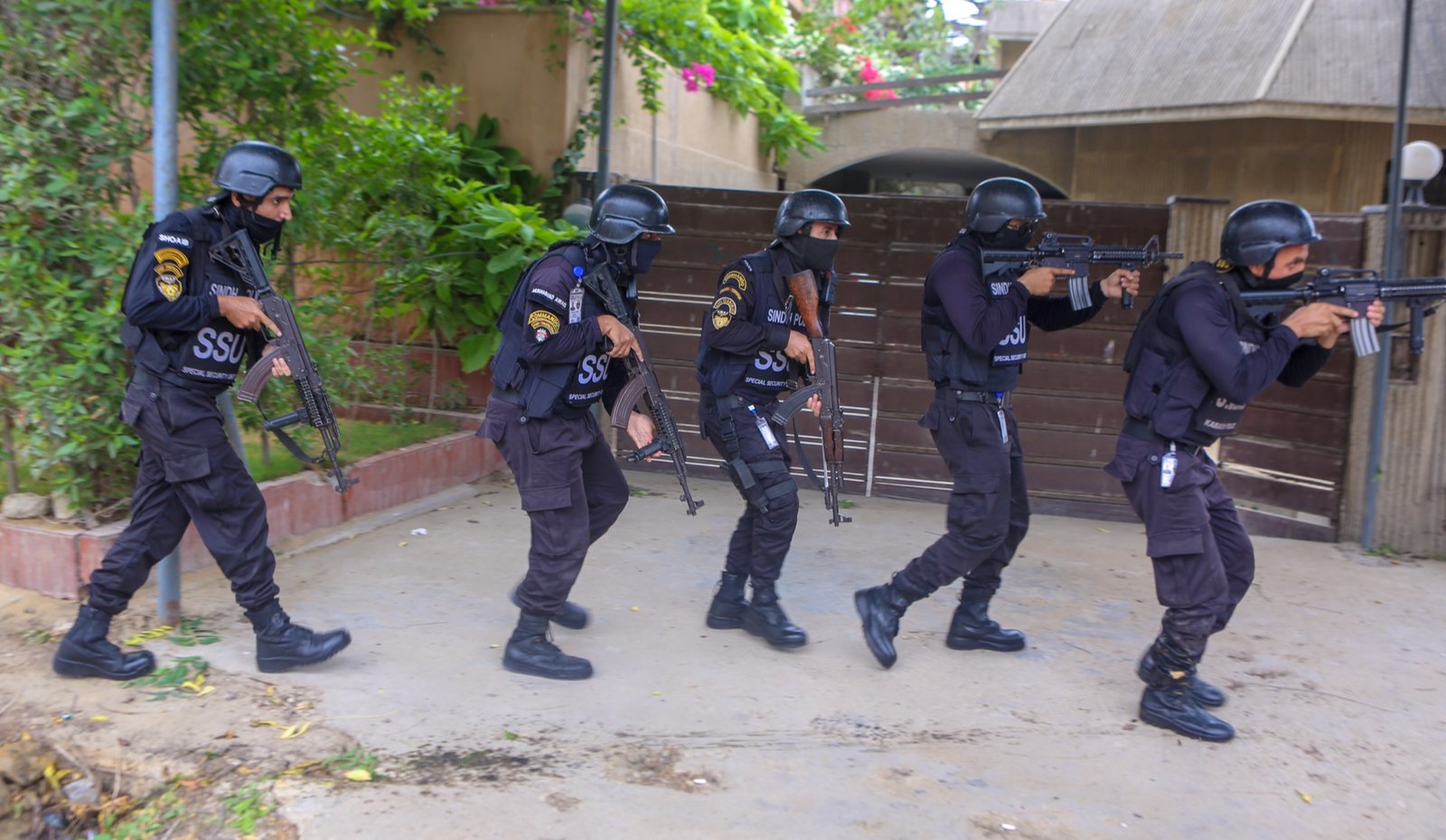 SSU team advancing in tactical run formation